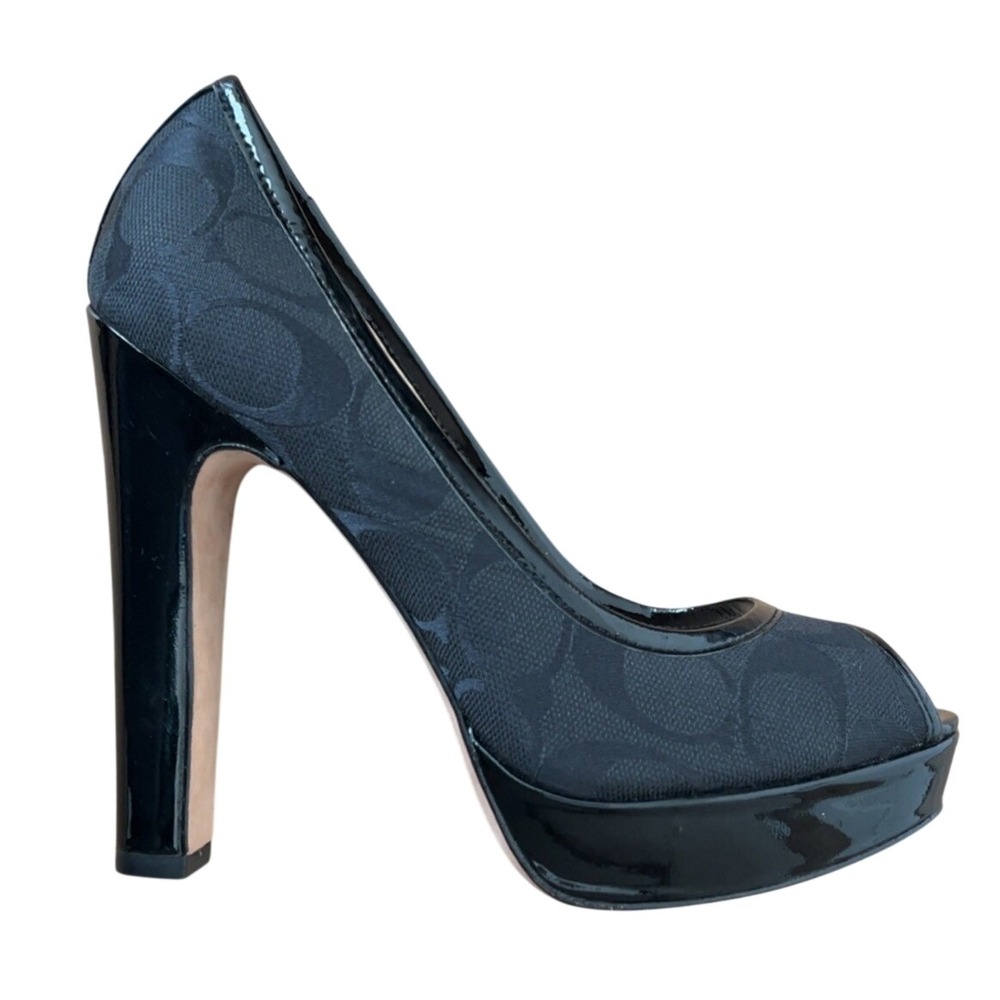 Gorgeous Coach Signature C Logo Peep Toe Platform Pump | SZ: 5.5